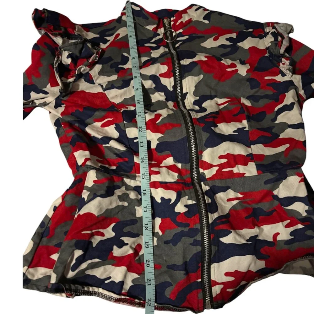 Camo Ruffle shoulders zip up‎ jacket girl's XL
